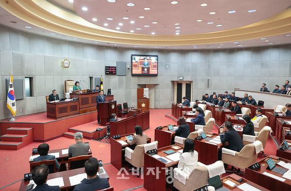 임병택 시흥시장이 시의회에 참석해 2025년도 예산안과 관련해 시정연설을 하고 있다. (사진제공=시흥시)