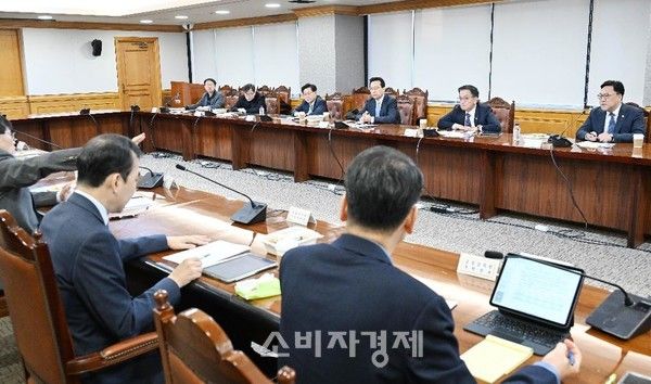 '긴급 거시경제·금융현안 간담회' 모습. (사진제공=기획재정부)