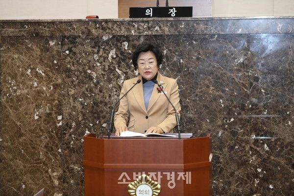 김경희 이천시장이 이천시의회 본회의장에서 2025년 예산안 제출에 대한 시정연설을 하고 있다. (사진제공=이천시)