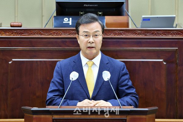 김성제 의왕시장이 시의회에 참석해 시정연설을 하고 있다. (사진제공=의왕시)