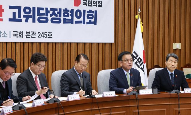 최상목 대통령 권한대행 부총리 겸 기획재정부 장관이 8일 서울 여의도 국회에서 열린 고위당정협의회에 참석해 발언하고 있다.(사진 제공 = 연합뉴스)