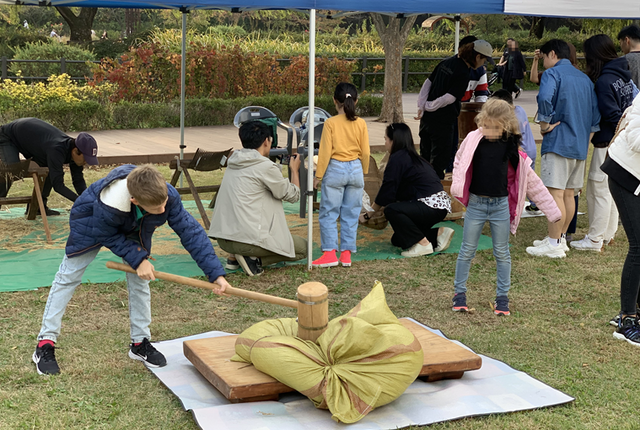 용산가족공원 가을걷이 한마당 프로그램 현장. (사진=서울시)