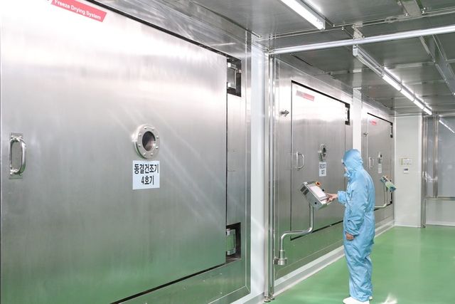 hy의 생산공장에 설치된 동결건조기 모습. (사진=hy 제공)