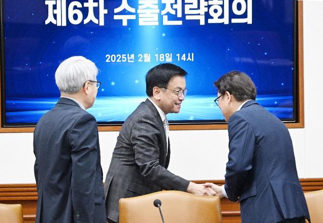 최상목 대통령 권한대행 부총리 겸 기획재정부 장관은 18일 정부서울청사에서 '제6차 수출전략회의'를 주재를 주재했다. (사진=기획재정부)