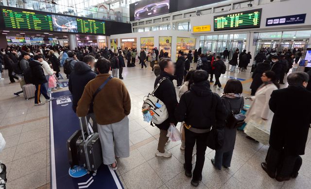 1월 28일, 귀성 인파로 북적이고 있는 서울역.(사진=연합뉴스)