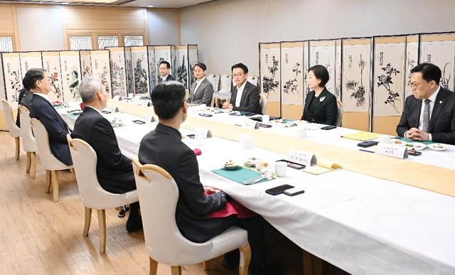 최상목 대통령 권한대행 부총리 겸 기획재정부 장관이 3일 서울 종로구 정부서울청사에서 열린 수출기업 오찬간담회를 주재하고 있다. (사진=기획재정부)