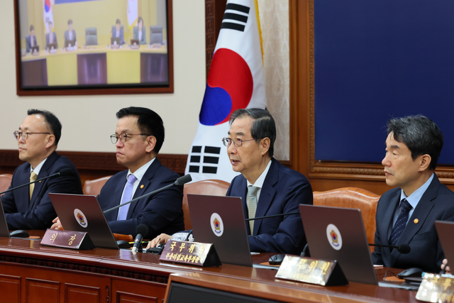 한덕수 대통령 권한대행 국무총리가 정부서울청사에서 열린 국무회의에서 발언하고 있다.(사진=국무조정실)
