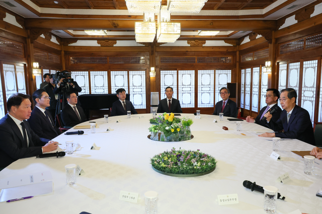 한덕수 대통령 권한대행 국무총리가 서울 종로구 삼청동 총리공관에서 열린 경제안보전략 TF 회의에서 발언을 하고 있다.(사진=국무조정실)