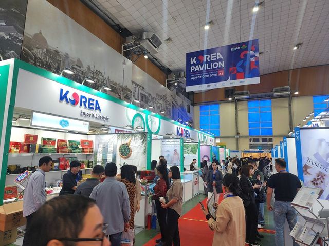 산업부와&nbsp;KOTRA는 이달 2~5일 베트남 하노이에서 열린 ‘2025 베트남 엑스포’에서 한국관을 운영하고 있다. 국내기업 48개사가 참여한 베트남 엑스포 한국관 현장의 모습.(사진=KOTRA)