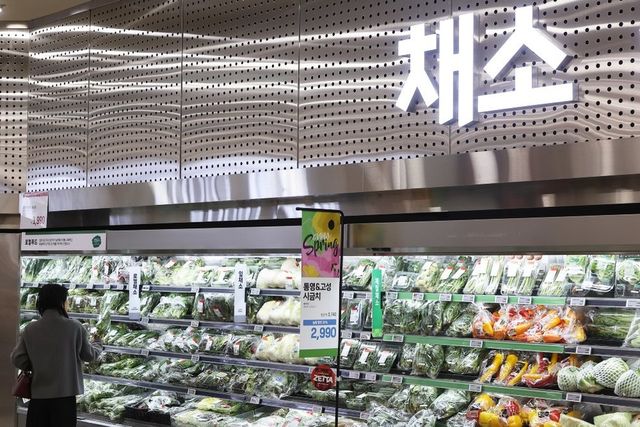 식약처가 오는 24일까지 온라인 판매 농·축·수산물 집중 수거검사를 실시한다.(사진=연합뉴스)