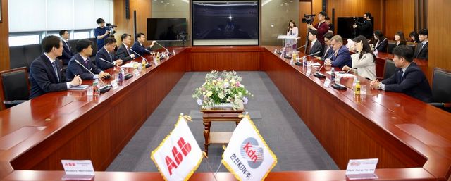 한전KDN-ABB, 글로벌 에너지 전환과 미래 에너지 대응 위한 업무협약 진행 모습. (사진=한전KDN)