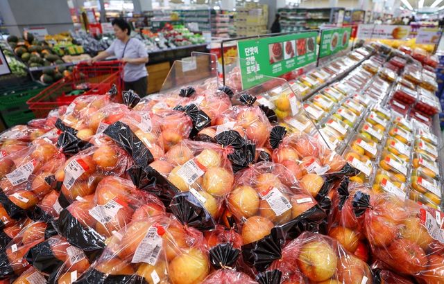 서울 시내의 한 대형마트 과일코너 모습. (사진=연합뉴스)