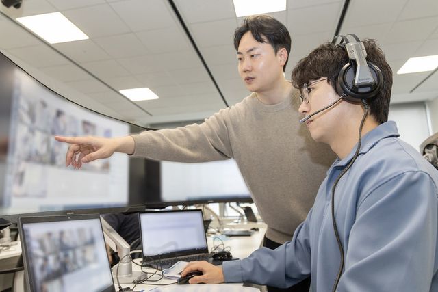 지난 4월 19일&nbsp;삼성전자&nbsp;인재개발원(경기도 용인)에서&nbsp;삼성전자&nbsp;감독관이 상반기&nbsp;삼성직무적성검사 응시자를 대상으로 예비 소집을 진행하는 모습. (사진=삼성)