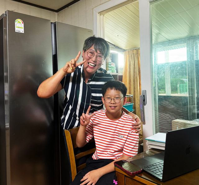 상상코칭&nbsp;박소연&nbsp;선생님과&nbsp;김정우&nbsp;군. (사진제공=바인그룹&nbsp;사회공헌팀)