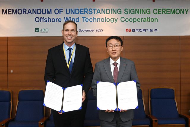 한국전력기술과 JBO Engineering Group이 해상풍력분야 MOU을 체결했다. (사진 오른쪽 한전기술 김일배 부사장, 사진 왼쪽 JBO Engineering Group사 Falk Luddecke 대표. 한국전력기술 제공)