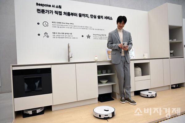 지난 11일 열린 미디어데이 행사에서 모델이 '비스포크 AI 스팀' 제품을 시연하고 있다. [사진=신윤철 기자/ 위 사진은 니콘Z6II로 촬영 되었습니다.]