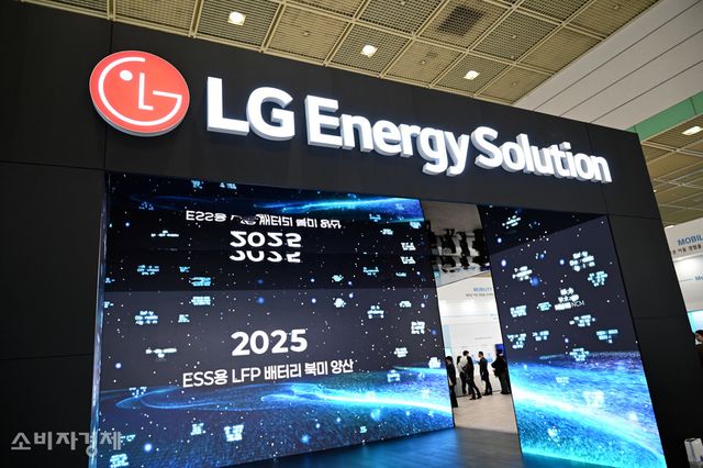 서울 코엑스 '인터배터리 2026' 내 LG에너지솔루션 부스 모습. [사진=신윤철 기자 / 위 사진은 니콘Z6II로 촬영 되었습니다.]