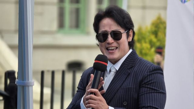 ‘더 밥 드림(The Bob Dream)’ 현장에서&nbsp;크리스 조 이사장이 노래를 부르고 있다.&nbsp;[사진=사단법인 드림드림]