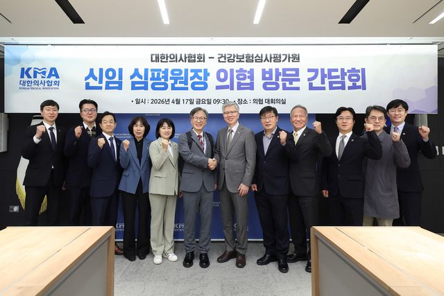 홍승권 심평원장, 17일 의협 방문. (심평원 제공)