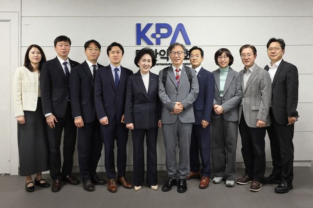 홍승권 심평원장, 17일 약사회 방문. (심평원 제공)