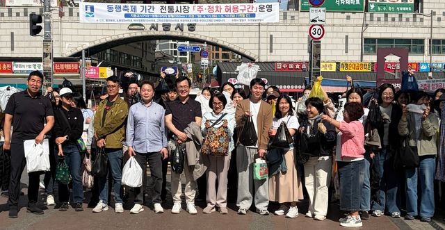 심평원 경기남부본부, 수원 남문시장 찾아 '착한 소비' 실천. (심평원 제공)
