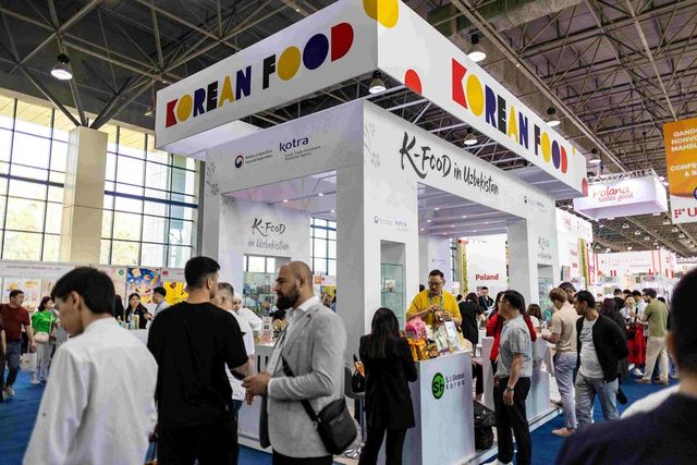 농림축산식품부(장관 송미령)와&nbsp;코트라(사장 강경성)는&nbsp;4월&nbsp;1일부터&nbsp;3일까지 우즈베키스탄 식품전시회인&nbsp;‘우즈푸드&nbsp;2026(UzFood 2026)’에 역대 최대 규모 한국관을 운영해&nbsp;K-푸드의 현지 시장진출 확대를 지원했다. UzFood 2026&nbsp;한국관 현장의 모습. (코트라 제공)