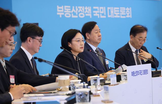 한성숙 국무총리가 27일 서울 중구 대한상공회의소 국제회의장에서 열린 부동산정책 국민 대토론회에 참석, 발언하고 있다. (사진=연합뉴스)