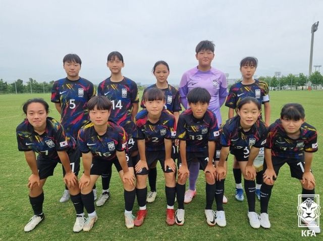 일본 U-14 대표팀과의 교류전 2차전에 선발로 나선 여자 U-14 대표팀 선수들의 모습.