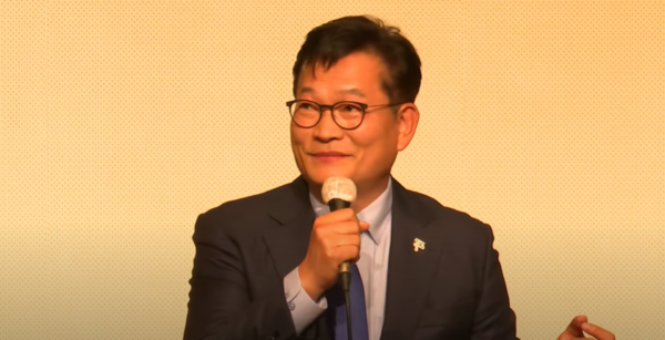 송 전 대표는 지난 9일 서울 종로구 조계사에서 열린 출판기념회에서 