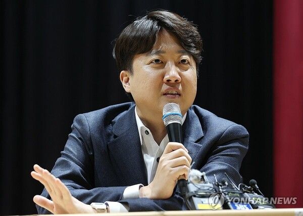 이준석 전 국민의힘 대표가 주도하는 신당에 대해 '좋게 본다'는 비율이 38%로 나타났다 [사진=연합뉴스]