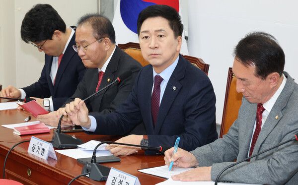 국민의힘&nbsp;김기현&nbsp;대표가 27일 국회에서 최고위원회의를 하고 있다. [사진=연합뉴스]