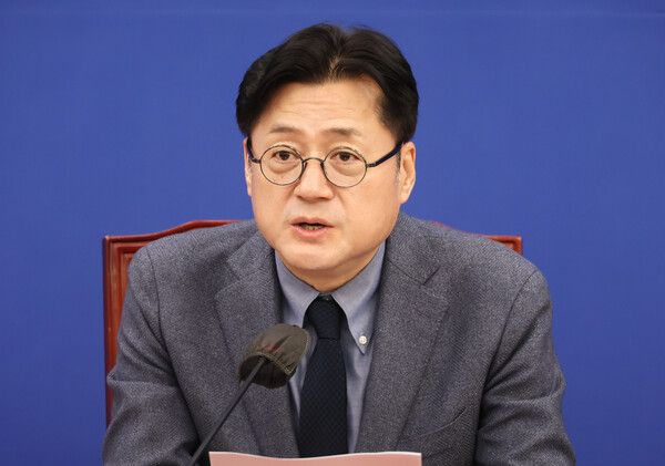 더불어민주당 홍익표 원내대표가 7일 국회에서 열린 원내대책회의에서 발언하고 있다. [사진=연합뉴스]