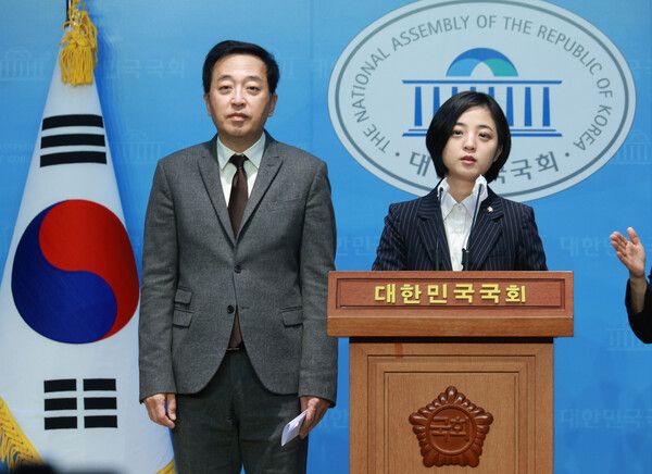 금태섭&nbsp;새로운선택 공동대표와 류호정 정의당 의원이 11일 오전 국회 소통관에서 젠더 정책 합동 기자회견을 하고 있다. [사진=연합뉴스]