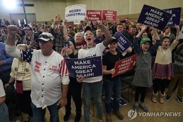 트럼프 전 대통령의 연설에 모인 지지자들 [사진=AP=연합뉴스]