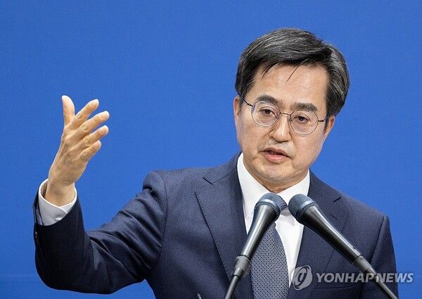 김동연 지사는 이날 경기도청 압수수색에 대해 불쾌함을 숨기지 않았다 [사진=연합뉴스]