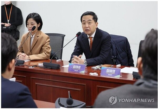 금태섭 '새로운선택'과 류호정 '세번째권력'이 12월8일 공동신당창당을 선언했다. 사진은 지난 11월27일 국회 의원회관에서 열린 정치유니온 '세 번째 권력' 비전 발표회에서 새로운선택 창당준비위원회 금태섭 대표가 축사하고 있다. [사진=연합뉴스]