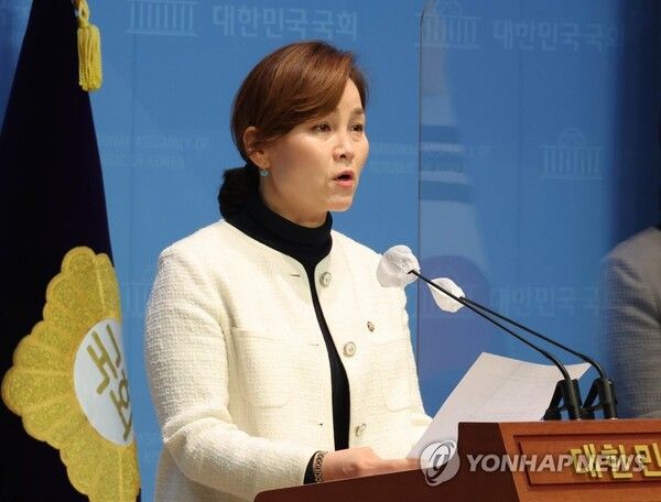 더불어민주당 임오경 대변인이 12일 국회 소통관에서 윤석열 대통령의 일본 강제징용 문제 발언을 비판하고 있다. 2023.3.12 [사진=연합뉴스]