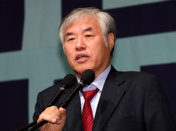 전광훈 사랑제일교회 목사는 지난 10일 서울 성북구 사랑제일교회에서 기자회견을 열어 “종교인의 감시가 없으면 정치인들의 자기 통제가 불가능하다. (정치인들은) 전광훈 목사의 통제를 받으라”면서 “우리 한국교회 목표는 다음 총선에서 (국민의힘) 200석 서포트하는 것”이라고 말했다. [사진=연합뉴스]