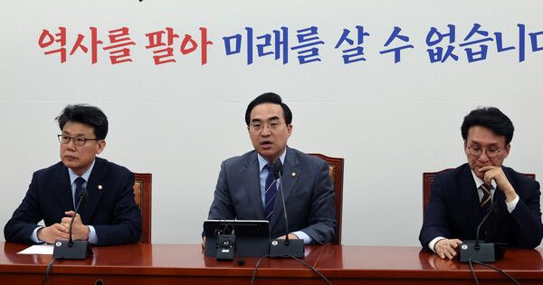 민주당&nbsp;박홍근 원내대표가 18일 국회에서 원내대책회의를 하고 있다. [사진=연합뉴스]