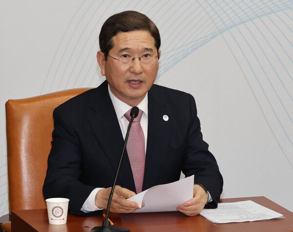 7일 국회에서 열린 국민의힘 원내대표 및 국회운영위원장 후보자 선출 의원총회 합동토론회에서&nbsp;김학용&nbsp;의원이 모두발언하고 있다. [사진=연합뉴스]