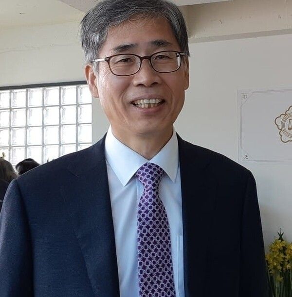 [사진=신평 변호사 페이스북 캡처]