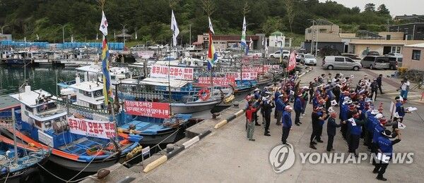 제주 해녀·어민, 오염수 방류 반대 해상시위 전개 [사진=연합뉴스]