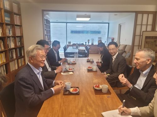 文-골드버그 대사 “재임 중 한미동맹 포괄동맹으로 발전 공감” [사진=문재인 전 대통령 페이스북]