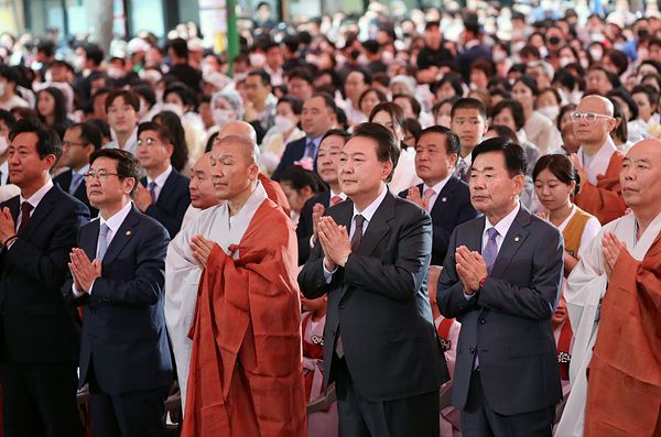 부처님오신날 봉축법요식 참석한 윤석열 대통령 [사진=연합뉴스]