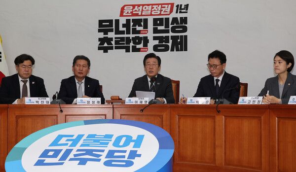 더불어민주당&nbsp;이재명 대표가 8일 국회 당 사무실에서 최고위원회의를 하고 있다. [사진=연합뉴스]