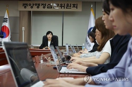 전현희 국민권익위원회 위원장이 지난 5월 30일 정부서울청사에서 긴급현안 관련 기자간담회를 하고 있다.[사진=연합뉴스]