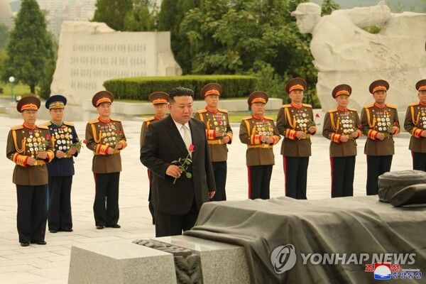 김정은, 열사묘와 중국군묘 참배 