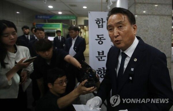 尹 닮은꼴 김영환 충북 지사, 오송 지하차도 참사 관련 대응 논란 [사진=연합뉴스]