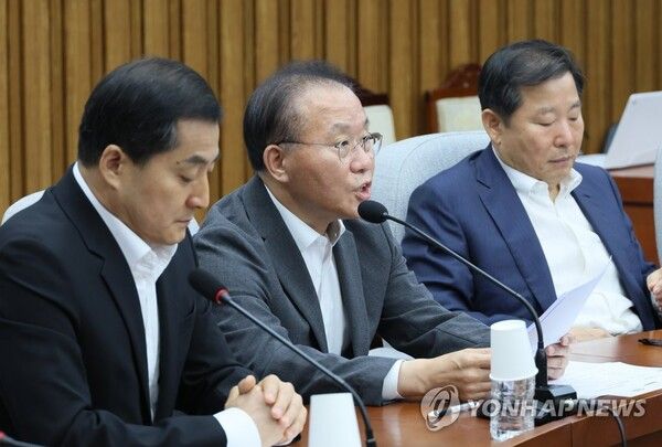 국민의힘 윤재옥 원내대표가 28일 국회에서 열린 원내대책회의에서 발언하고 있다.&nbsp;[사진=연합뉴스]