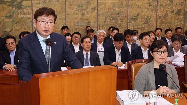 25일 국회 문화체육관광위원회에서 박보균 문화체육관광부 장관이 현안보고를 하고 있다. [사진=연합뉴스]